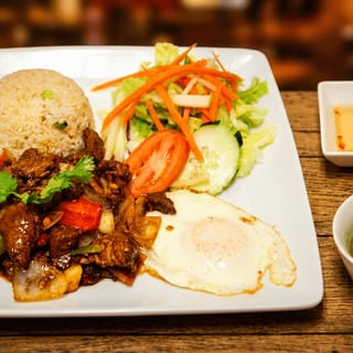 Shaking Beef Rice Plate